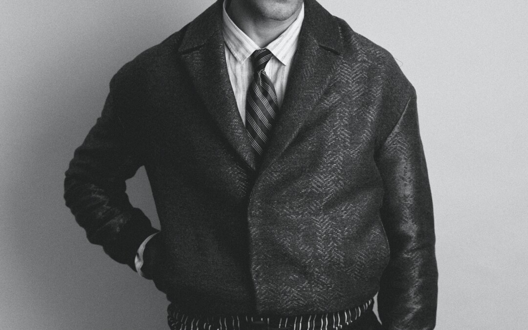 In the Black, In the White: Studio Minimalism Meets Raw Presence